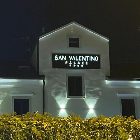 Hotel Palace San Valentino อูมัค ภายนอก รูปภาพ