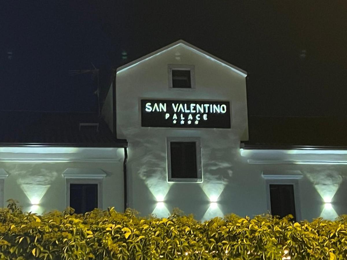 Hotel Palace San Valentino อูมัค ภายนอก รูปภาพ