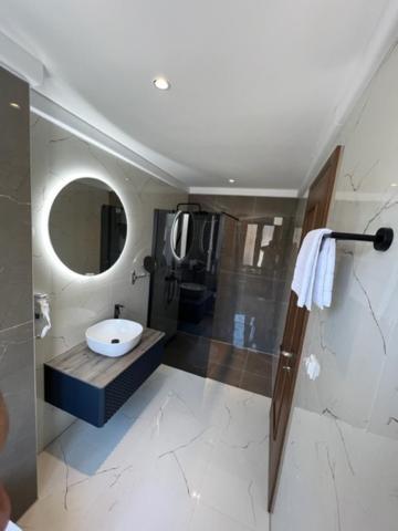 Hotel Palace San Valentino อูมัค ภายนอก รูปภาพ